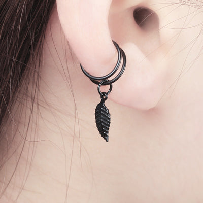 Unique Cartilage Conch Ear Piercing Ideas for Women - Modern Minimalist Leaf Feather Ear Cuff Earrings for Women - ideas únicas de perforación de orejas de hoja para las mujeres - www.MyBodiArt.com #earrings