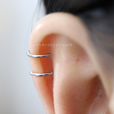 Minimalist Ear Piercing Ideas for Women - Dainty Double Cartilage Fake Top Ear Cuff Earring - Delicadas orejas Piercing Ideas para mujeres  -  www.MyBodiArt.com #earrings