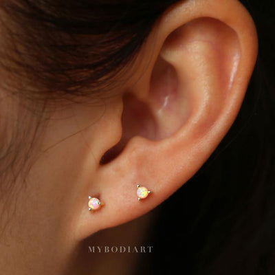 Cute Small Ear Piercing Ideas for Teens - Minimalist Simple Opal Cartilage Helix Ear Lobe Earring Studs - petites idées de piercing oreille opale minimaliste pour les femmes - www.MyBodiArt.com #earrings