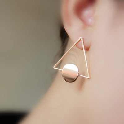 Geometric Ear Piercing Ideas for Women - Modern Abstract Artsy Modern Triangle Circle Shape Stud Earrings in Gold or Silver - pendientes geométricos triángulo - www.MyBodiArt.com