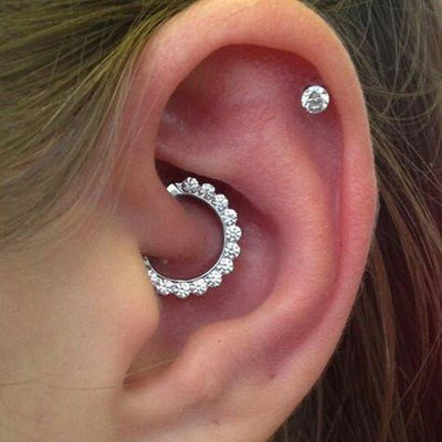 Unique Daith Ear Piercing Jewelry Ideas for Women - lindas ideas para perforar orejas para mujeres - www.MyBodiArt.com