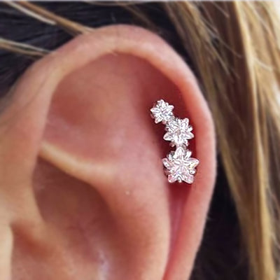 Cute Triple Star 3 Crystal Cartilage Helix Ear Piercing Ideas for Women -  Linda estrella cartílago oreja piercing ideas - www.MyBodiArt.com
