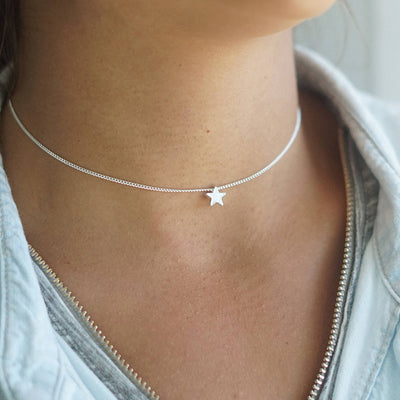 Cute Star Choker Necklace for Teens Simple Dainty Minimalist Chain Necklaces in Gold or Silver for Women - collar de gargantilla linda cadena de estrellas delicadas - www.MyBodiArt.com #necklace