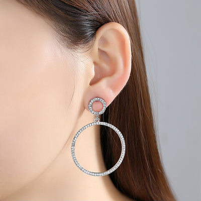 Classy Ear Piercing Ideas for Teen Girls - Large Double Crystal Hoop Earrings - Ideas elegantes Piercing del oído para las muchachas adolescentes - wwwMyBodiArt.com #earrings