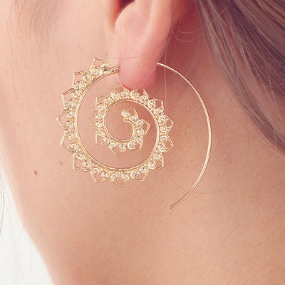 Boho Ear Piercing Ideas - Modern Trendy Ethnic Earrings Hoop Spiral Mandala in Gold or Silver -  ideas bohemias de perforación de la oreja -  pendientes étnicos de aro - www.MyBodiArt.com 