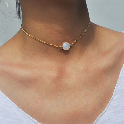Dainty Simple Opal Bead Choker Necklace in Gold - Delicado collar de gargantilla con cuentas de ópalo simple en dorado - www.MyBodiArt.com #necklace