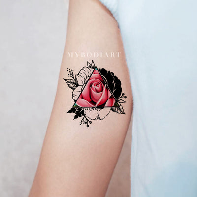 Unique Pink Rose Arm Tattoo Ideas for Women - Realistic Black Geometric Triangle Outline Watercolor Floral Flower Bicep Tat - ideas únicas del tatuaje del brazo de la rosa del rosa de la acuarela para las mujeres - www.MyBodiArt.com #tattoos