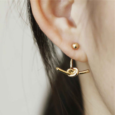 Artsy Ear Piercing Ideas for Women - Modern Popular Knot Ear Jacket Earrings in Gold or Silver - ideas artísticas piercing oído para las mujeres - www.MyBodiArt.com 