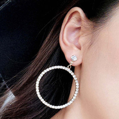 Classy Elegant Ear Piercing Ideas for Women - Crystal Large Hoop Earring Studs - pernos prisioneros del pendiente del aro de cristal - www.MyBodiArt.com #earrings #hoops