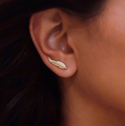 Cute Boho Ear Piercing Ideas for Women - Antiqued Leaf Ear Climber Crawler Earring in Gold or Silver - idées de piercing oreille boho pour les femmes - www.MyBodiArt.com #earrings