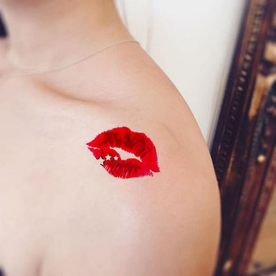 Unique Kiss Lips Shoulder Tattoo Ideas for Women - Cool Red Smooches Arm Tat - labio hombro tatuaje ideas para mujeres - www.MyBodiArt.com #tattoos