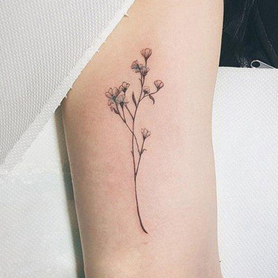 Small Wild Flower Tattoo Ideas for Women - Black Vintage Delicate Floral Arm Tat - ideas pequeñas del tatuaje del brazo de la flor salvaje para las mujeres - www.MyBodiArt.com #tattoos