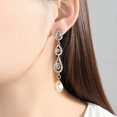 Elegant Ear Piercing Ideas for Women - Sparkly Long Pearl Drop Crystal Earrings for Graduation Prom - Elegante oreja piercing Ideas para mujeres - www.MyBodiArt.com #earrings