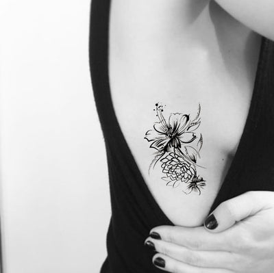 Black Small Wild Rose Rib Tattoo Ideas for Women - Pretty Floral Flower Side Tat - Ideas pequeñas negras del tatuaje de la rosa salvaje de la costilla - www.MyBodiArt.com #tattoos 