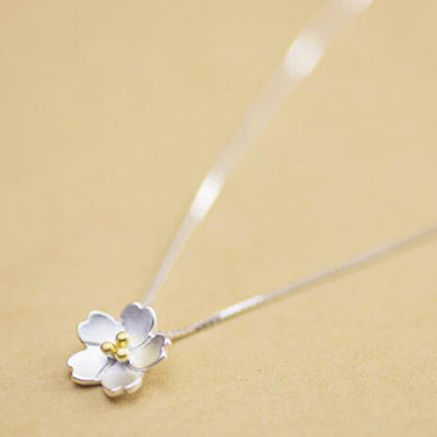 Cute Jasmine Flower Pendant Necklace for Teenagers - Lindo colgante de flor de jazmín collar para adolescentes - www.MyBodiArt.com