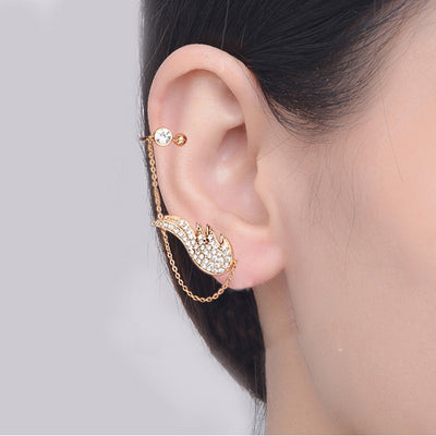 Unique Ear Piercing Ideas - Angel Wing Ear Climber Cartilage Helix Conch Chain Ring Hoop -   Ideas únicas para perforar orejas múltiples - www.MyBodiArt.com
