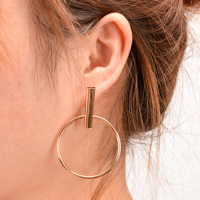 Modern Ear Piercing Ideas for Women - Geometric Circle Hoop Earrings -  pendientes de círculo geométrico - www.MyBodiArt.com
