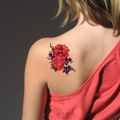 Red Flower Back Tattoo Ideas for Women - Beautiful Floral Shoulder Tat - ideas de tatuaje de regreso a la flor roja para niñas adolescentes - www.MyBodiArt.com #tattoos