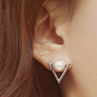 Cute Dainty Pearl Triangle Geometric Stud Earrings - Feminine Pretty Ear Piercing Ideas for Teenagers -  pendientes triángulo perla - www.MyBodiArt.com 