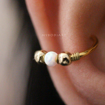 Cute Conch Ear Piercing Jewelry Ideas Opal Bead Gold Ear Cuff Earring -  Cono de ópalo lindo oreja de oro penetrante ideas - www.MyBodiArt.com 