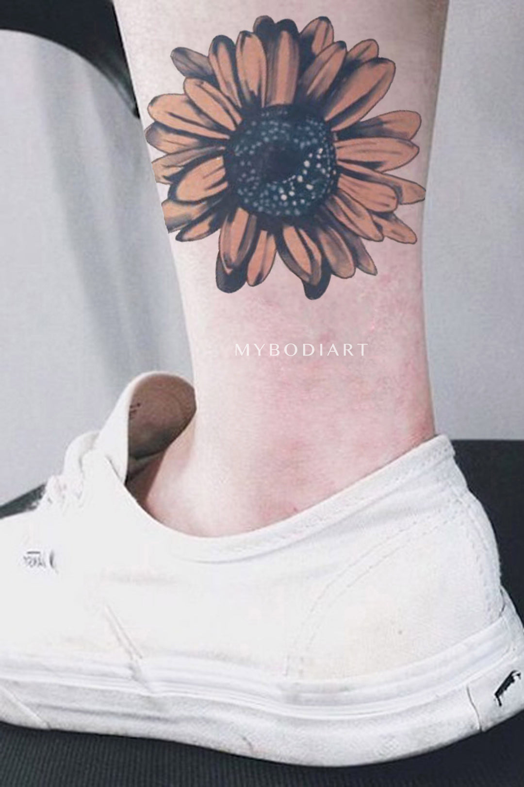 Stunning Black & White Sunflower Tattoo Ideas