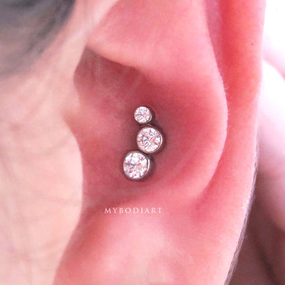 Triple Crystal Conch Ear Piercing Ideas Earring Stud 16G - ideas de piercing de oreja - www.MyBodiArt.com