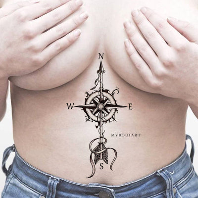 Popular Compass Arrow Sternum Tattoo Ideas for Women Wanderlust Black Cleavage Temporary Tats -  Ideas de tatuaje de brújula de flecha para mujeres - www.MyBodiArt.com